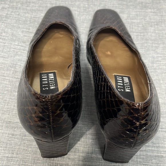 Stuart Weitzman BROWN PATENT SNAKE CLASSIC HEEL PUMPS - Picture 9 of 10